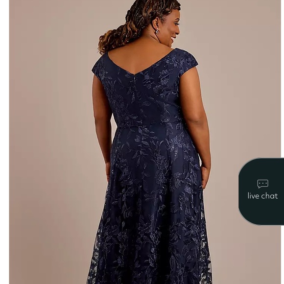 Elegant Navy Floral Maxi Dress - Picture 6 of 7